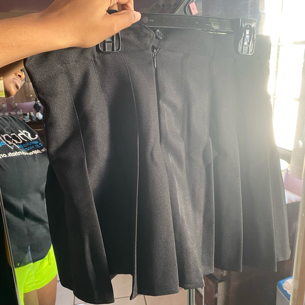 pleated skirt